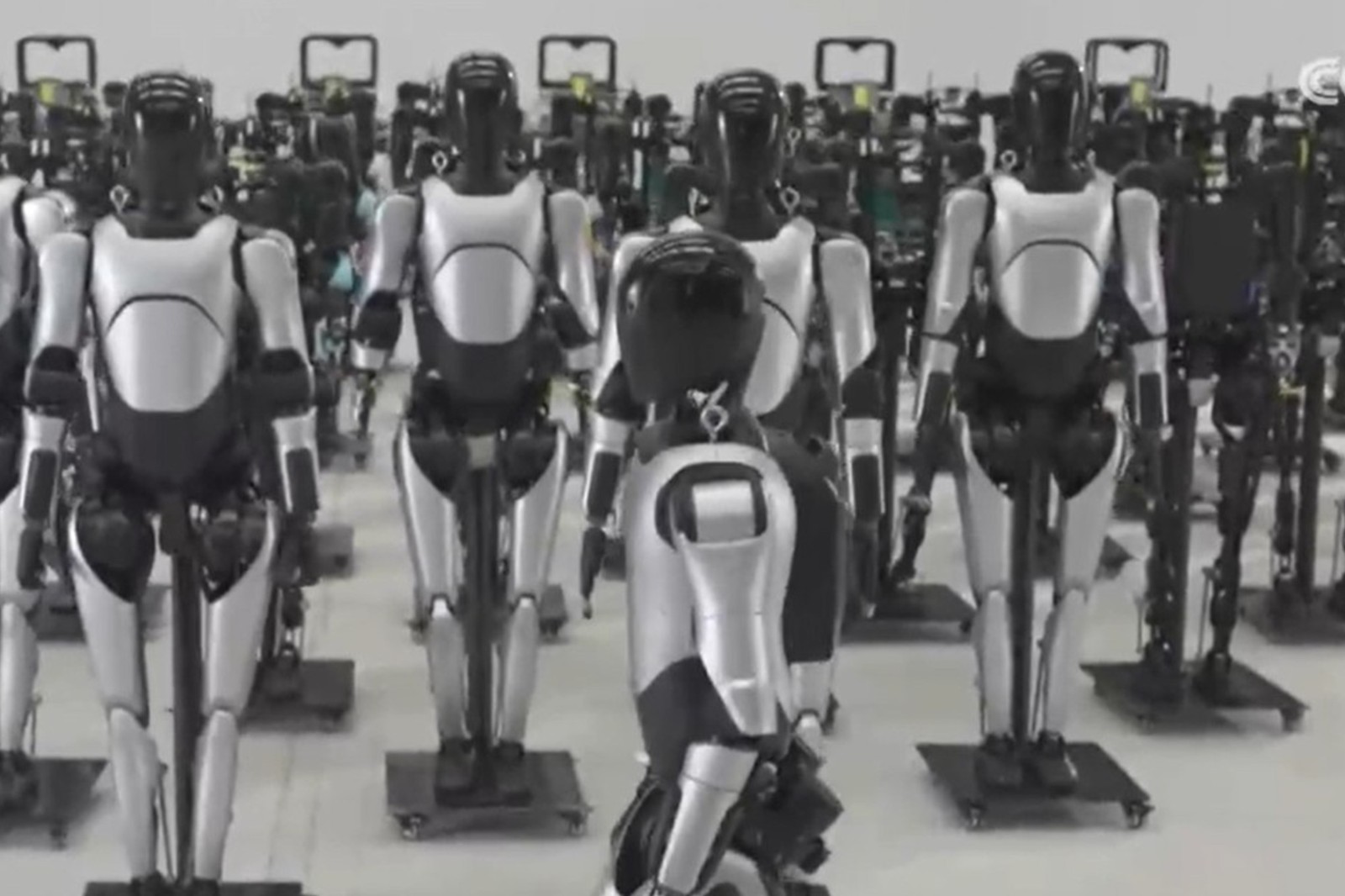 央视报道！揭秘AG庄闲机器人量产超级工厂