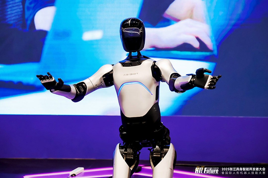 AG庄闲远征A2成全球首个同时拥有中美欧认证的人形机器人